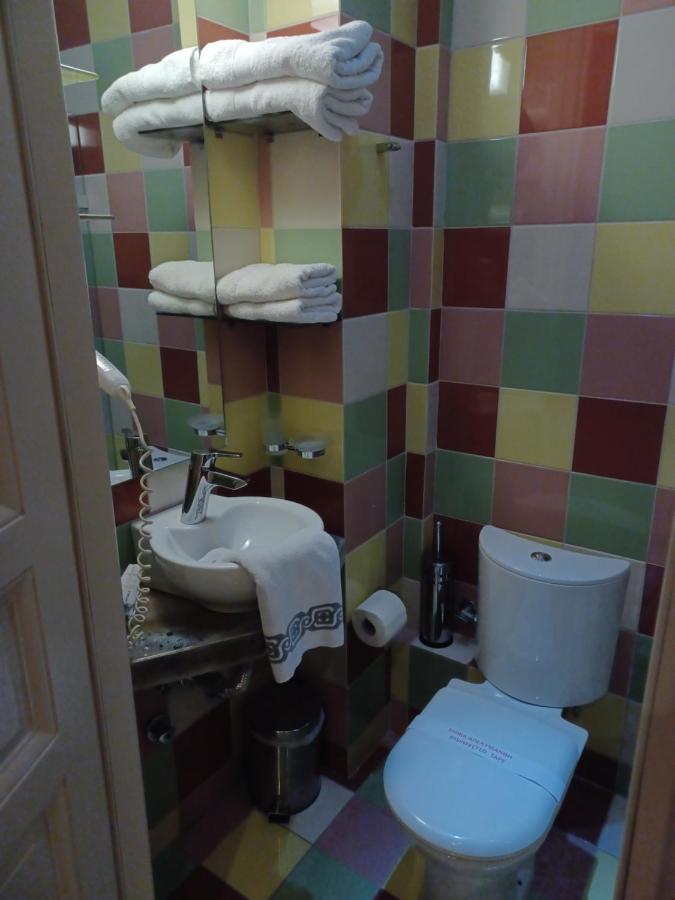 Room "Frog" In A Neoclasical House Кастория Экстерьер фото